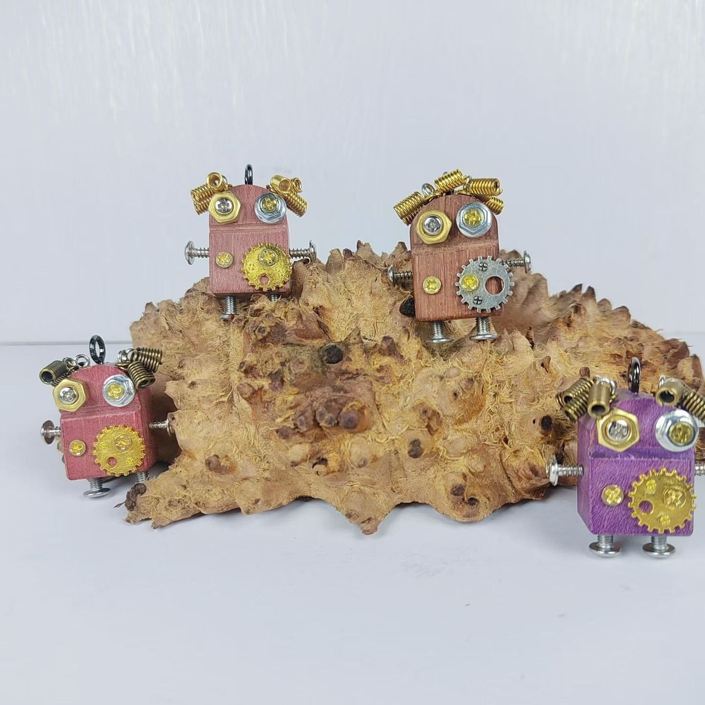 Handmade Mini Robot Pendant/Charms – Gear-Eyed Punk Design | Necklace, Keychain, Creative Gift