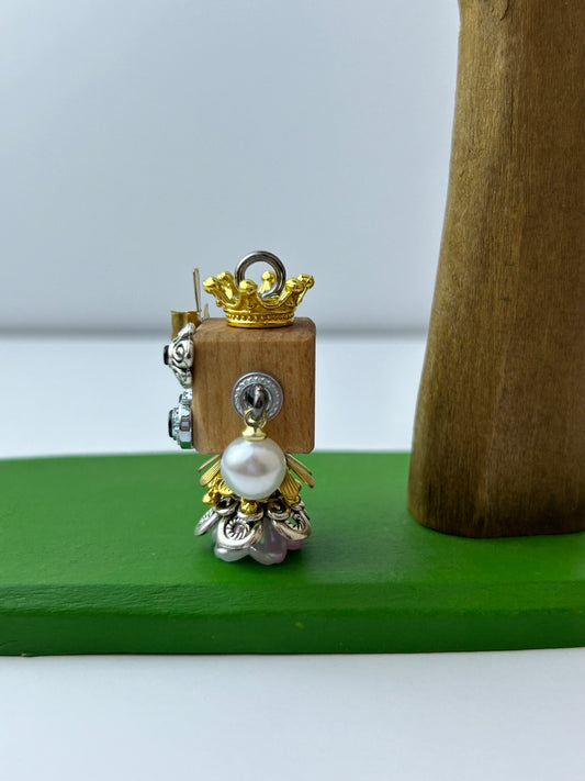 Handmade Mini Robot Pendant/Charms – Steampunk Crown & Pearl Design | Necklace, Keyring, Creative Gift