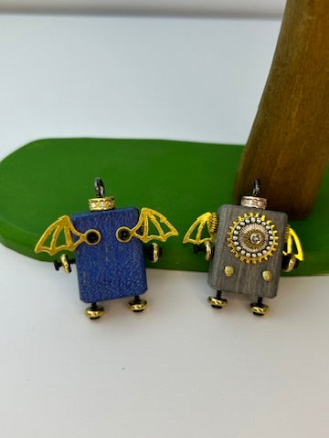 Handmade Mini Robot Pendant/Charms – Steampunk Small Wing Gear Design | Necklace, Keyring, Creative Gift