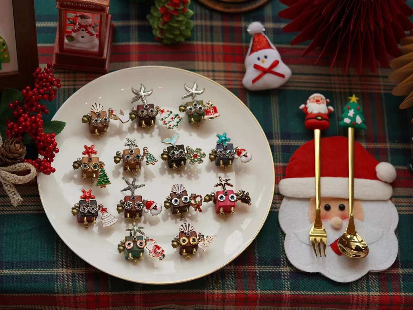 Handmade Mini Robot Pendant/Charms – Christmas Elements | Necklace, Keyring, Earrings Creative Gift