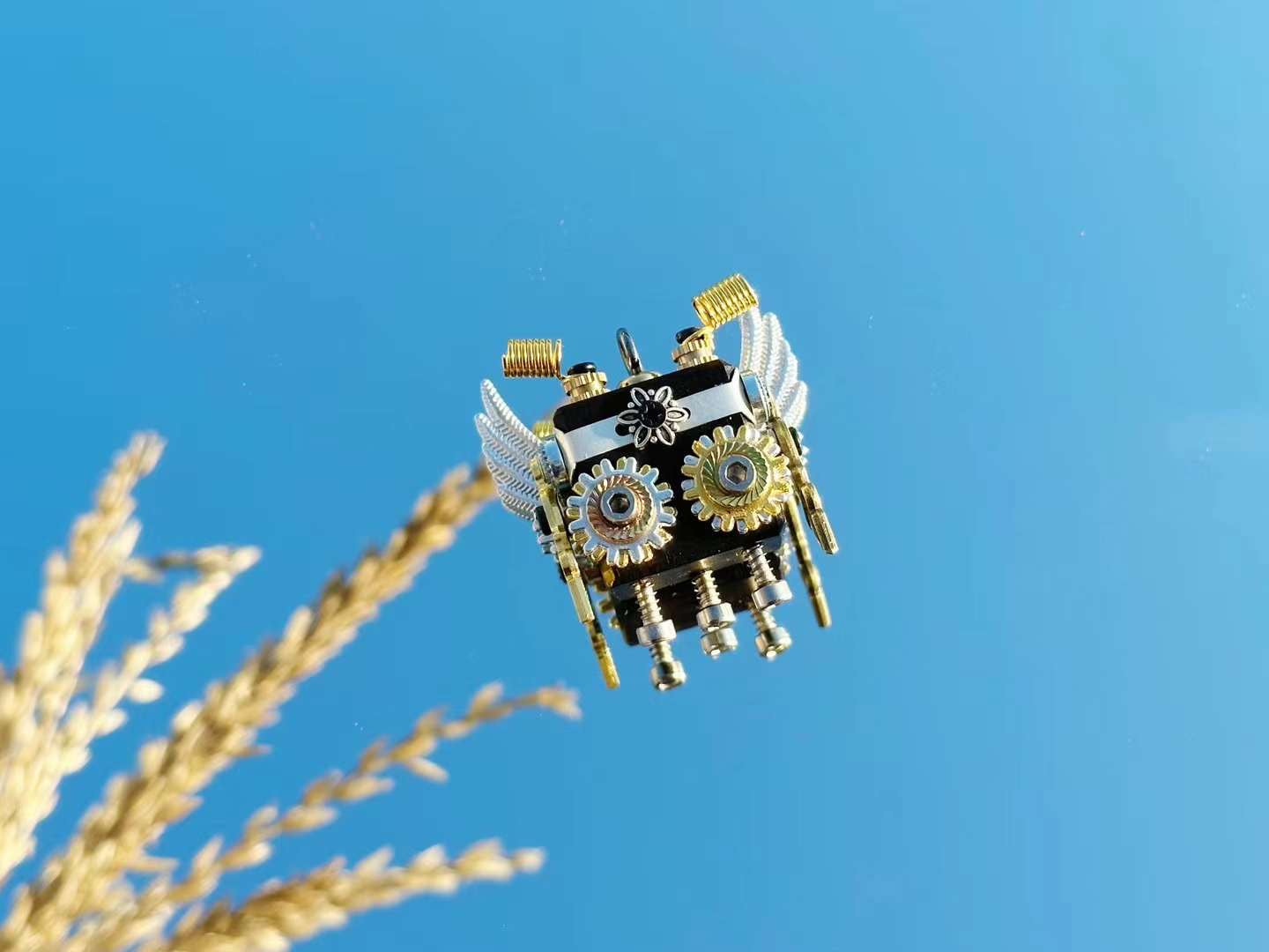 Handmade Mini Robot Pendant/Charms - Steampunk Golden Wings Design | Necklace, Keyring, Creative Gift